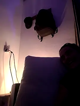 Snapshot of Almendrasexy chatting on November 2025 12:43:01 AM Almendrasexy online show from November 2025 12:43:01 AM