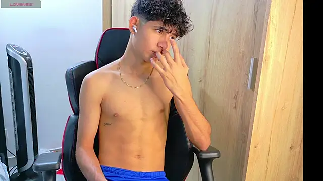 Noah-Garcia online show from November 2025 08:30:02 PM