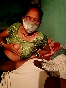 Snapshot of CUTE-004 chatting on October 2025 03:51:02 PM CUTE-004 online show from October 2025 03:51:02 PM