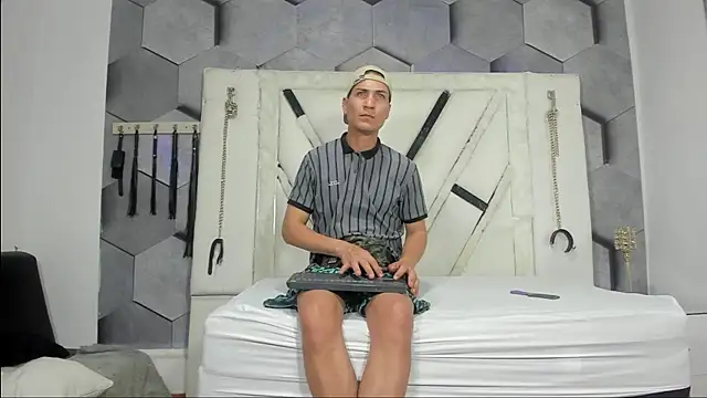 Snapshot of StevenHumps chatting on September 2025 03:06:02 AM StevenHumps online show from September 2025 03:06:02 AM