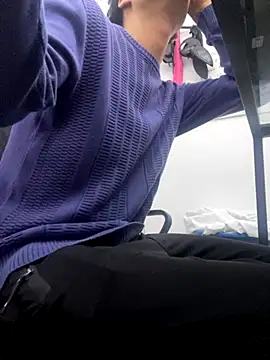 Snapshot of StevenHumps chatting on October 2025 03:57:01 AM StevenHumps online show from October 2025 03:57:01 AM