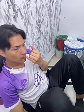 Snapshot of StevenHumps chatting on October 2025 05:41:01 AM StevenHumps online show from October 2025 05:41:01 AM