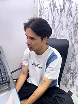 Snapshot of StevenHumps chatting on October 2025 07:42:02 AM StevenHumps online show from October 2025 07:42:02 AM