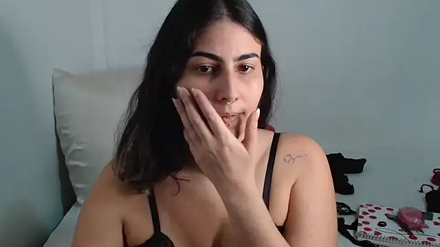 Snapshot of ApenasLys chatting on October 2025 03:12:02 PM ApenasLys online show from October 2025 03:12:02 PM