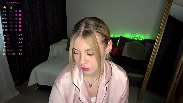 Lil Elisa online show from October 2025 12:12:02 PM