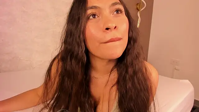 Snapshot of allie_bruce chatting on October 2025 03:36:02 AM allie bruce online show from October 2025 03:36:02 AM