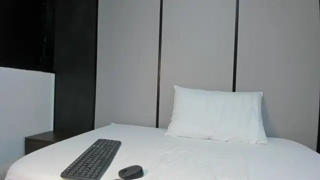 Snapshot of allie_bruce chatting on October 2025 02:51:02 PM allie bruce online show from October 2025 02:51:02 PM