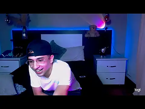 Snapshot of eriikjoness chatting on October 2025 04:18:02 AM eriikjoness online show from October 2025 04:18:02 AM