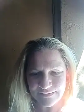 Snapshot of Goldenndoll chatting on November 2025 04:28:02 PM Goldenndoll online show from November 2025 04:28:02 PM