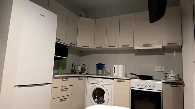 Denni Spilber online show from November 2025 03:25:02 PM