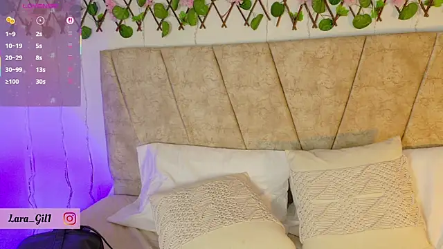 LaraGiil online show from September 2025 01:01:01 PM