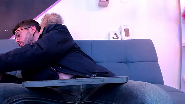 Snapshot of DanteWinter chatting on October 2025 03:37:02 AM DanteWinter online show from October 2025 03:37:02 AM