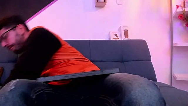 Snapshot of DanteWinter chatting on October 2025 02:09:02 AM DanteWinter online show from October 2025 02:09:02 AM