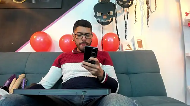 Snapshot of DanteWinter chatting on October 2025 03:47:02 AM DanteWinter online show from October 2025 03:47:02 AM