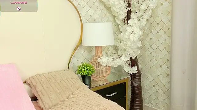 Snapshot of MadissonBonny_ chatting on October 2025 09:20:01 AM MadissonBonny online show from October 2025 09:20:01 AM