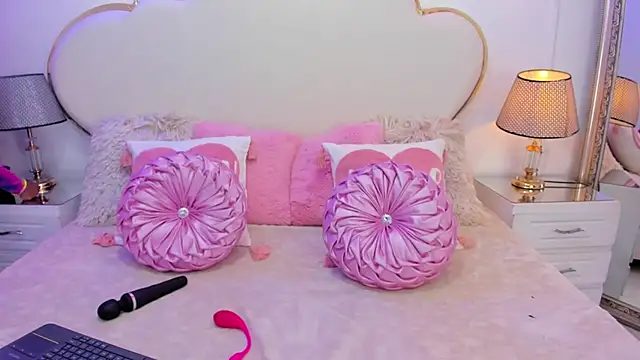 Snapshot of MadissonBonny_ chatting on November 2025 08:32:01 PM MadissonBonny online show from November 2025 08:32:01 PM