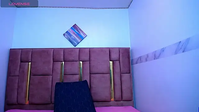 XBODTRIIPX online show from October 2025 02:45:02 AM