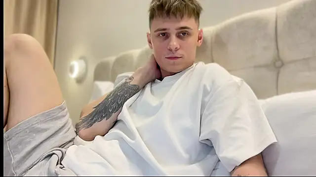 Snapshot of Tyler_Garner chatting on September 2025 03:22:02 PM Tyler Garner online show from September 2025 03:22:02 PM