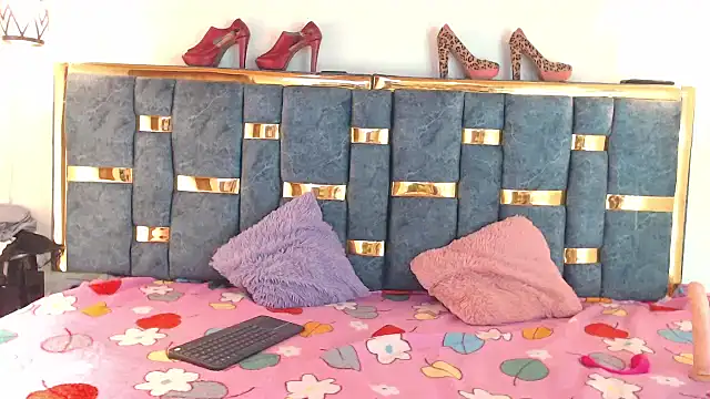 mia wetts online show from November 2025 08:14:02 AM