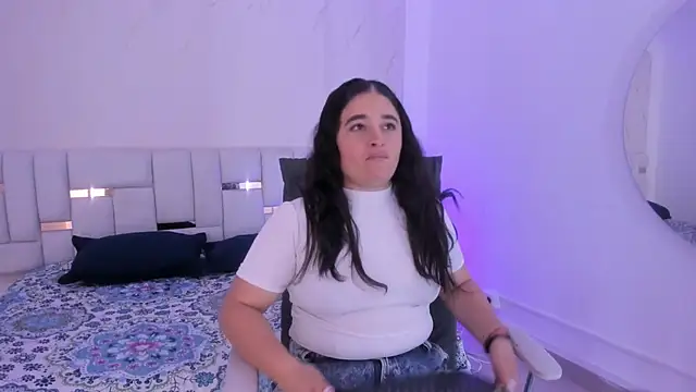 aradia kiss online show from November 2025 08:41:01 PM