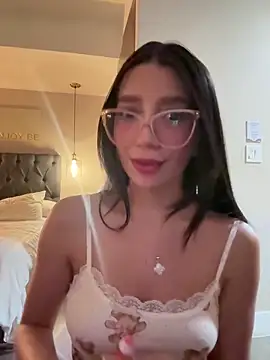 Snapshot of Min_junn chatting on November 2025 11:32:01 PM Min junn online show from November 2025 11:32:01 PM