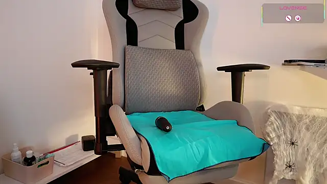 Snapshot of GingerAleMILF chatting on October 2025 07:09:01 AM GingerAleMILF online show from October 2025 07:09:01 AM