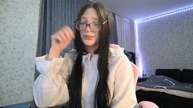 KeicyKlark online show from September 2025 06:08:02 PM