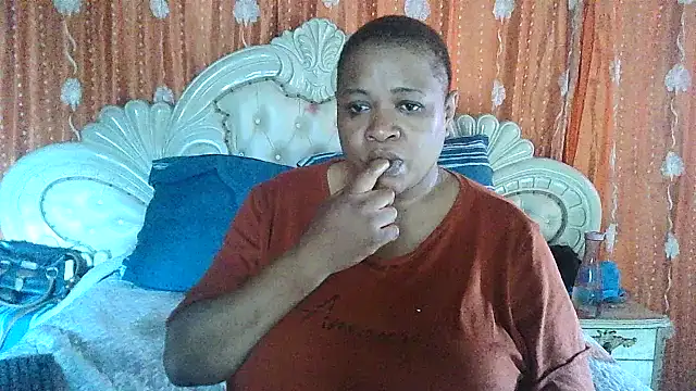 Snapshot of BUSTY_QUEEEN chatting on October 2025 12:39:02 PM BUSTY QUEEEN online show from October 2025 12:39:02 PM