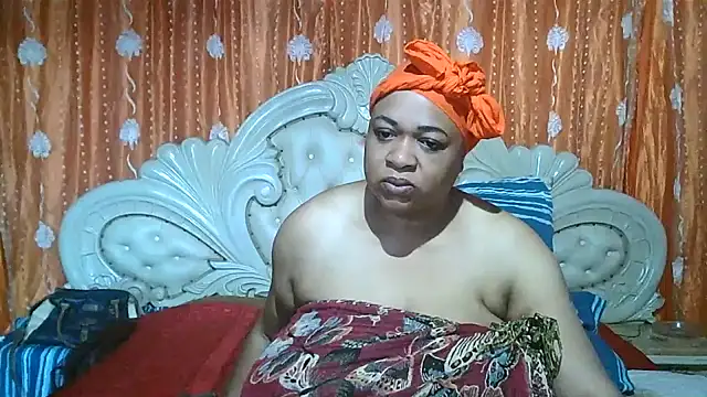 Snapshot of BUSTY_QUEEEN chatting on October 2025 06:25:01 AM BUSTY QUEEEN online show from October 2025 06:25:01 AM