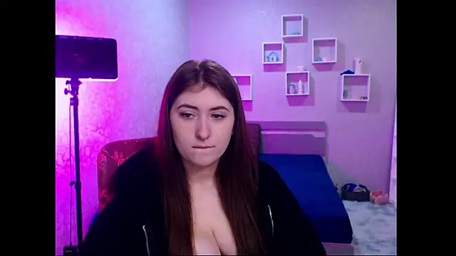Emm1e Lynn online show from October 2025 07:28:01 AM