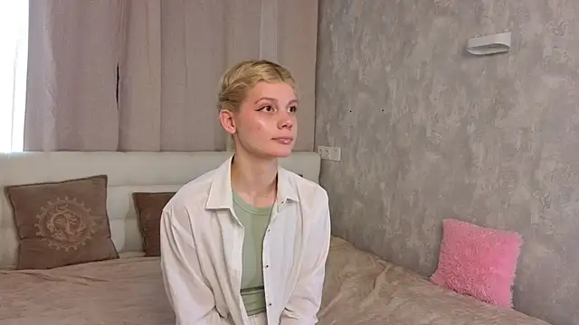 AthenaWeller online show from September 2025 08:05:01 AM