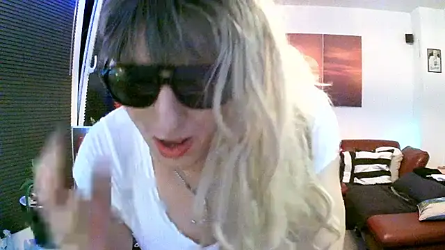 Snapshot of hellgirl1980 chatting on November 2025 12:22:02 AM hellgirl1980 online show from November 2025 12:22:02 AM