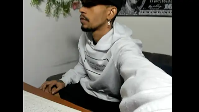 Snapshot of carl_jhonson821 chatting on November 2025 11:33:01 AM carl jhonson821 online show from November 2025 11:33:01 AM