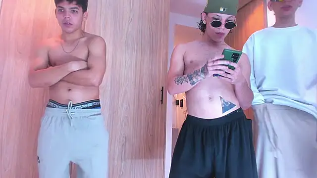 Latin White Boys online show from September 2025 04:07:01 AM