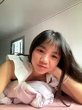 Snapshot of Emlyly-18 chatting on September 2025 02:14:01 AM Emlyly-18 online show from September 2025 02:14:01 AM