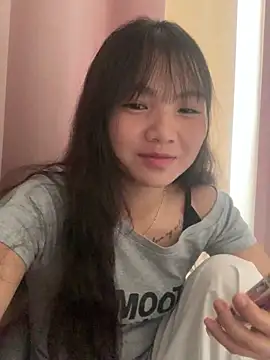 Snapshot of Emlyly-18 chatting on September 2025 06:18:02 AM Emlyly-18 online show from September 2025 06:18:02 AM