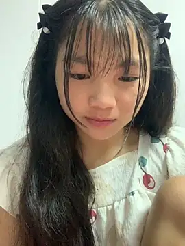 Snapshot of Emlyly-18 chatting on September 2025 12:49:01 AM Emlyly-18 online show from September 2025 12:49:01 AM