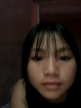 Snapshot of Emlyly-18 chatting on October 2025 10:51:01 PM Emlyly-18 online show from October 2025 10:51:01 PM