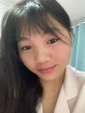 Snapshot of Emlyly-18 chatting on October 2025 08:31:01 PM Emlyly-18 online show from October 2025 08:31:01 PM