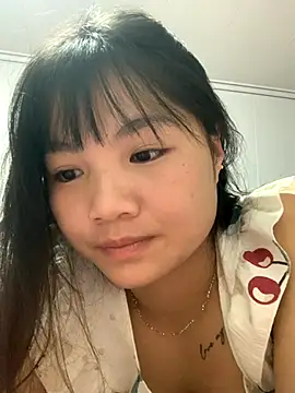 Snapshot of Emlyly-18 chatting on October 2025 06:06:02 PM Emlyly-18 online show from October 2025 06:06:02 PM