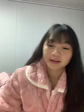 Snapshot of Emlyly-18 chatting on October 2025 01:11:01 AM Emlyly-18 online show from October 2025 01:11:01 AM