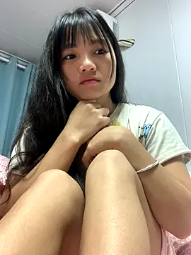 Snapshot of Emlyly-18 chatting on October 2025 02:24:01 AM Emlyly-18 online show from October 2025 02:24:01 AM