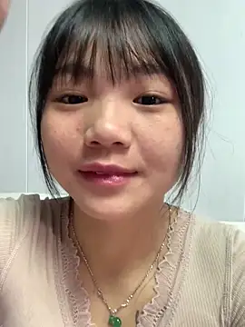 Snapshot of Emlyly-18 chatting on November 2025 02:46:02 AM Emlyly-18 online show from November 2025 02:46:02 AM