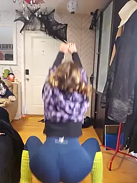 Snapshot of Blossom94 chatting on October 2025 06:06:01 PM Blossom94 online show from October 2025 06:06:01 PM