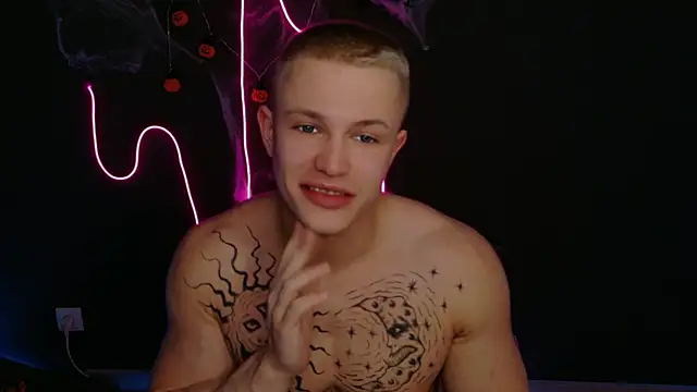 James  Noah online show from November 2025 10:10:02 PM