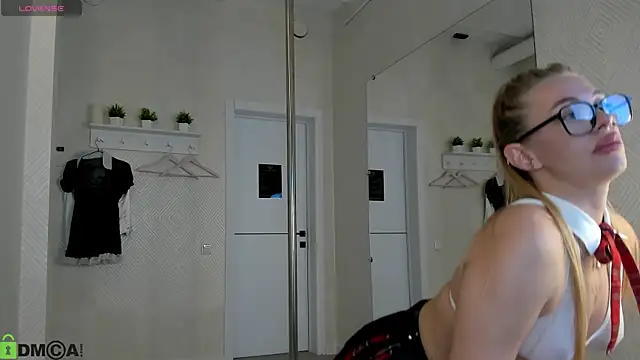 Melissa  White online show from September 2025 04:37:02 AM