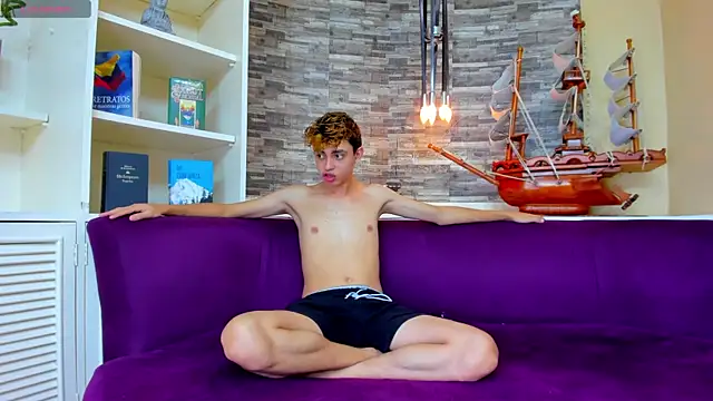 Snapshot of PoisonGuys chatting on October 2025 07:36:01 PM PoisonGuys online show from October 2025 07:36:01 PM