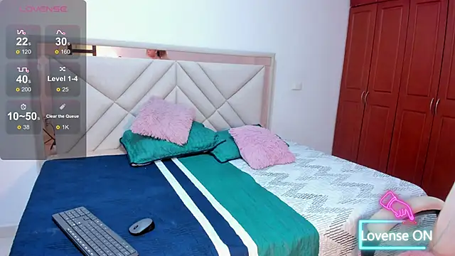 idaly johnson1 online show from September 2025 12:49:01 PM