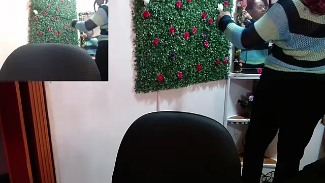 Snapshot of MIA__SPENCER chatting on September 2025 12:05:01 PM MIA SPENCER online show from September 2025 12:05:01 PM