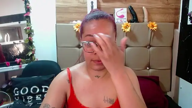 Snapshot of MIA__SPENCER chatting on October 2025 06:05:02 PM MIA SPENCER online show from October 2025 06:05:02 PM